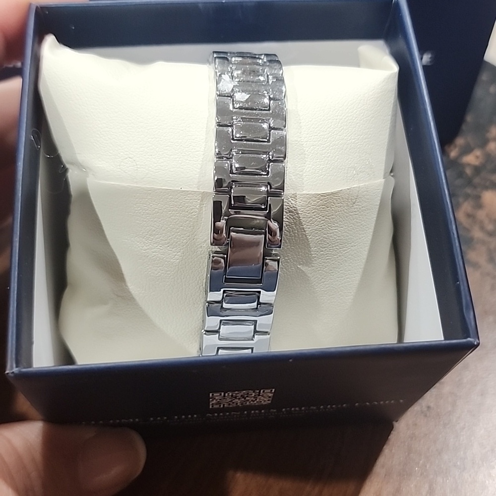 Montres Prestige X Invicta Women's Watch - 32mm, Steel (MPW-0203) New In Box! - Picture 5 of 5
